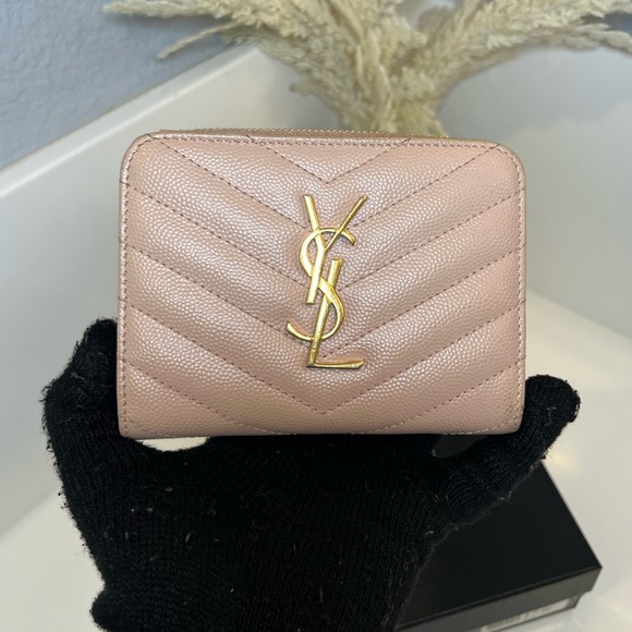 ❌SOLD❌🎀 SAINT LAURENT CASSANDRE MATELASSÉ COMPACT ZIP AROUND WALLET IN GRAIN DE - Picture 4 of 15